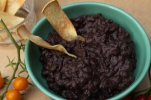 completed black bean recipe made with balsamic vinegar and port wine.